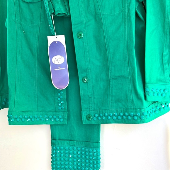 DG2 by DIANE GILMAN VIBRANT GREEN MATCHING JEANS AND JACKET WITH GREEN BUTTONS - Picture 5 of 12